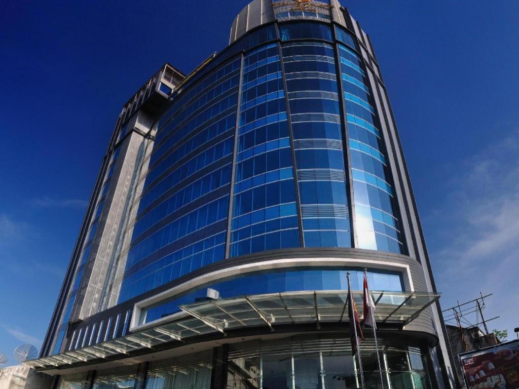 Hermes Palace Hotel Medan Esterno foto
