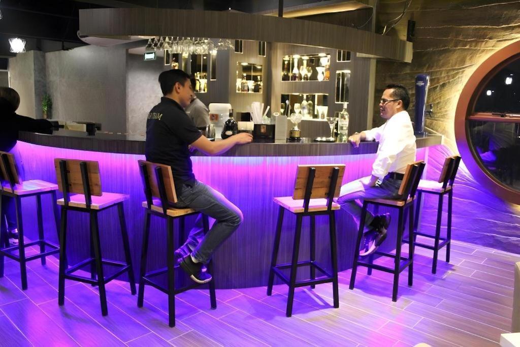 Hermes Palace Hotel Medan Esterno foto