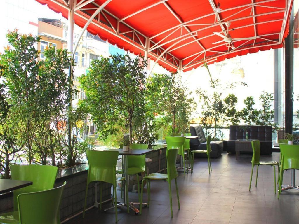 Hermes Palace Hotel Medan Esterno foto