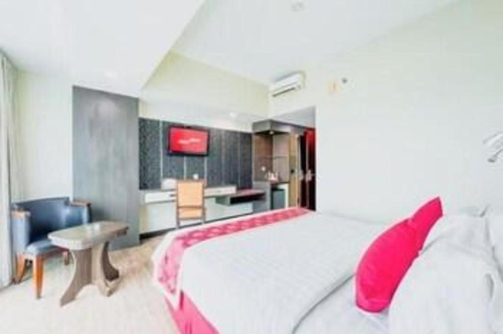 Hermes Palace Hotel Medan Esterno foto