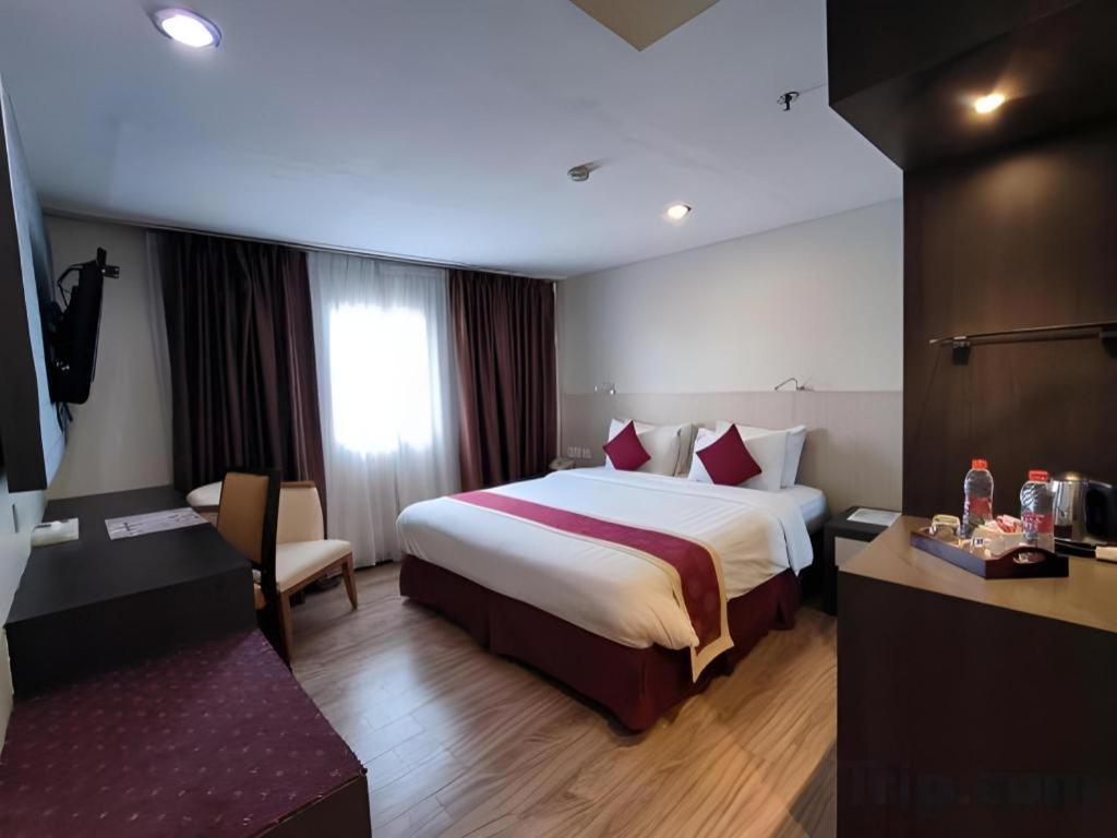 Hermes Palace Hotel Medan Esterno foto