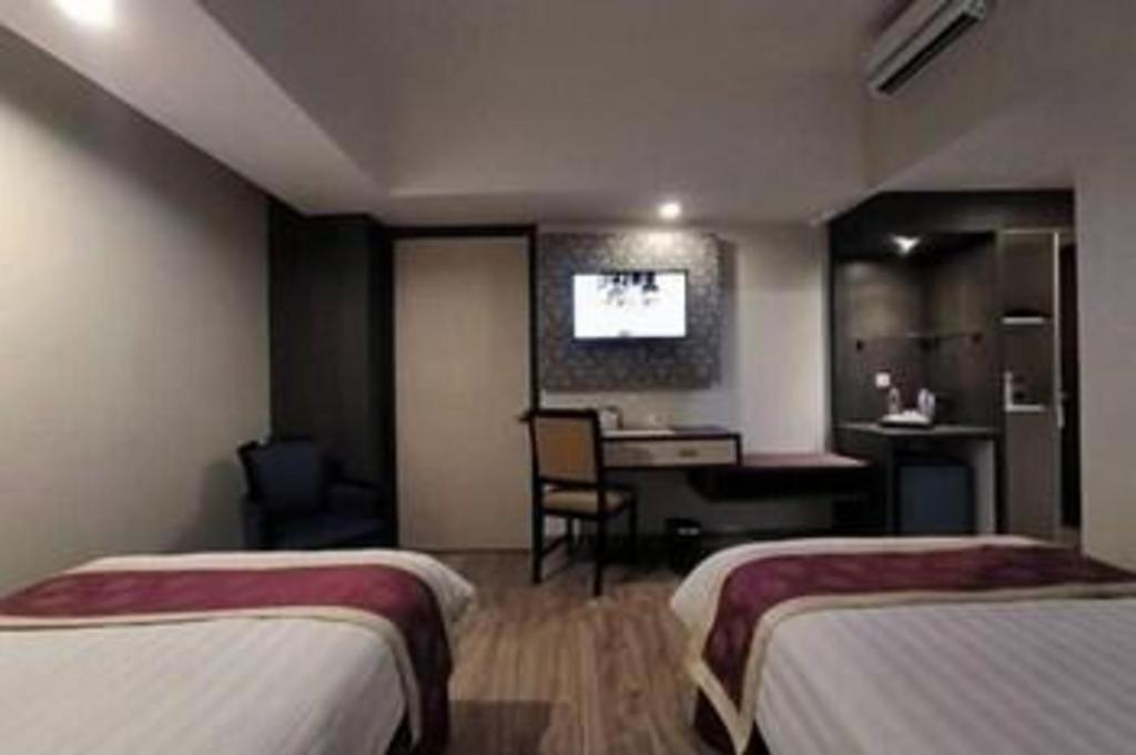 Hermes Palace Hotel Medan Esterno foto