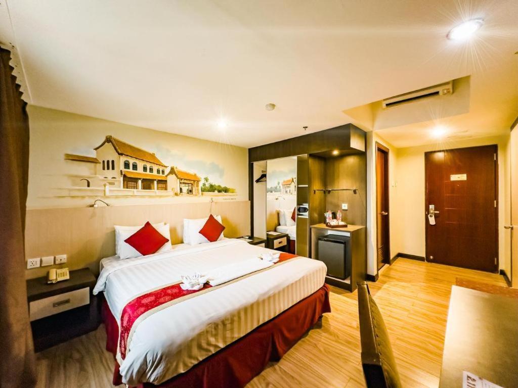 Hermes Palace Hotel Medan Esterno foto