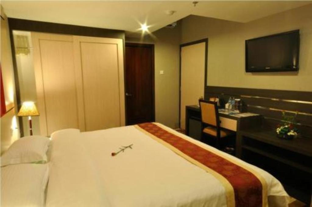 Hermes Palace Hotel Medan Esterno foto