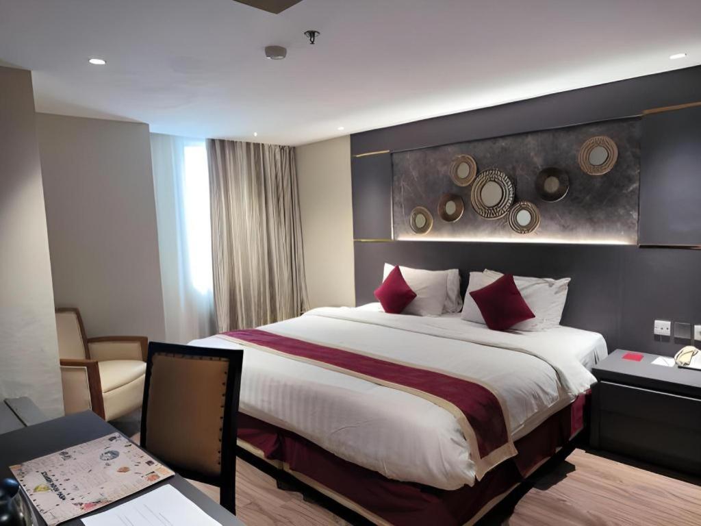 Hermes Palace Hotel Medan Esterno foto