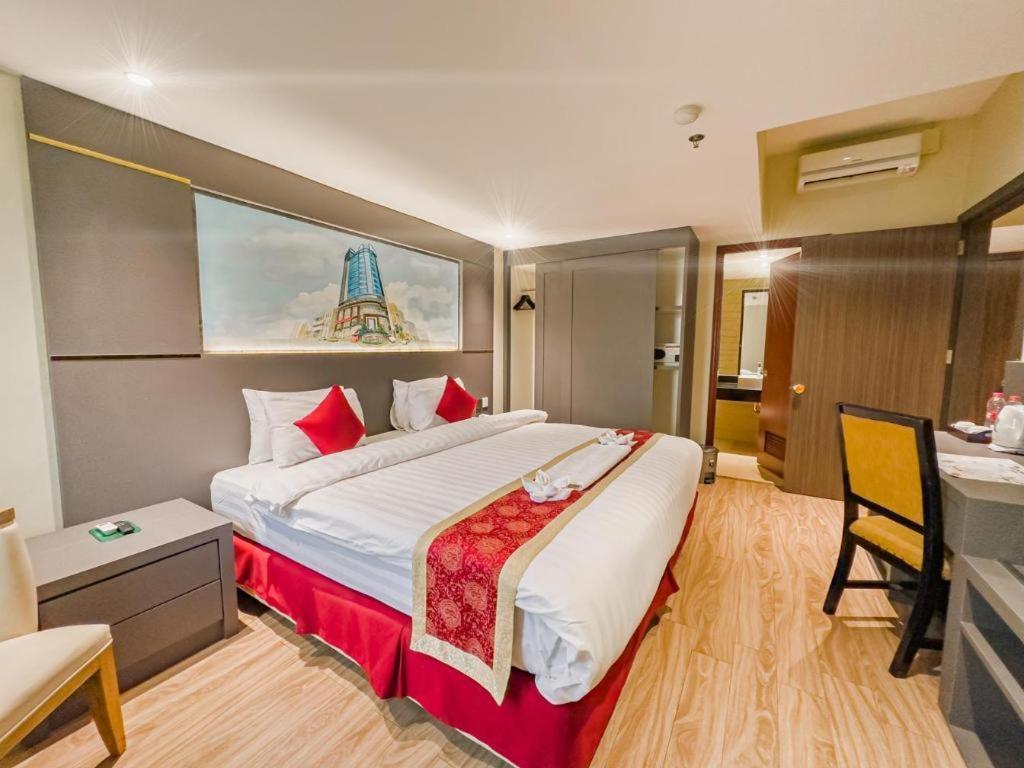 Hermes Palace Hotel Medan Esterno foto
