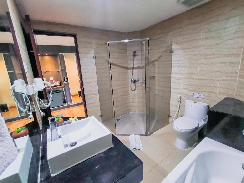 Hermes Palace Hotel Medan Esterno foto