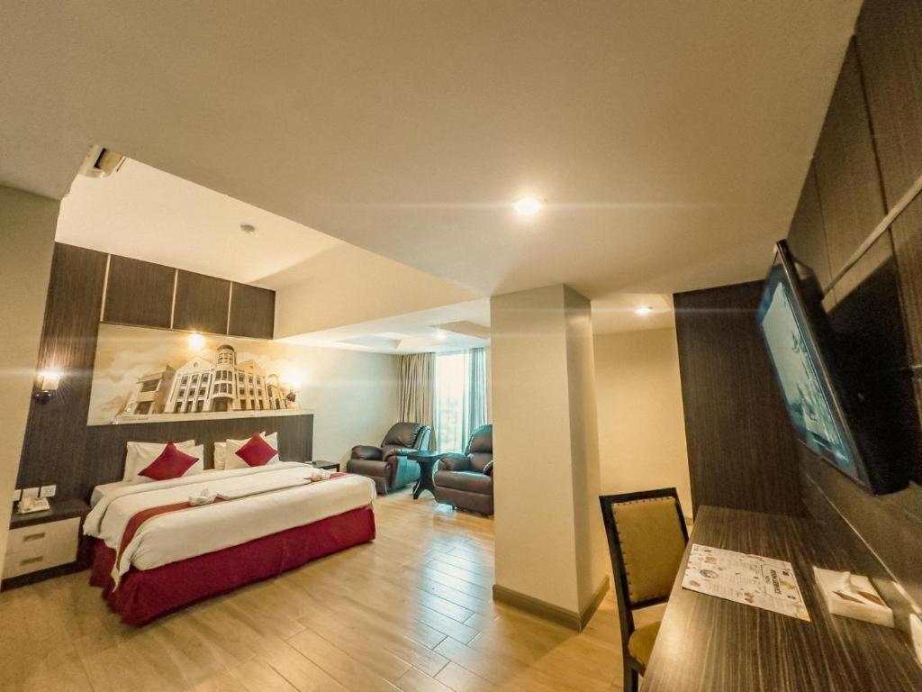 Hermes Palace Hotel Medan Esterno foto