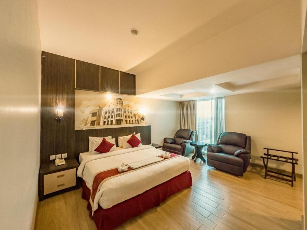 Hermes Palace Hotel Medan Esterno foto